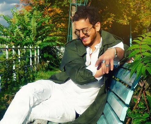 بالصور - سعد لمجرد يبتكر موضة جديدة خاصة به.. شاهدوه