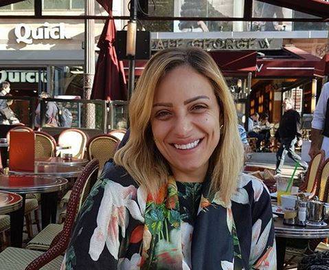 بالصور - ريم البارودي سعيدة.. شاهدوها من دون مكياج والتجاعيد تغزو وجهها