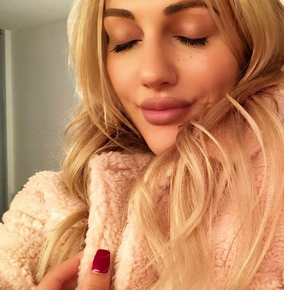 بالفيديو – الظهور الأول لمريم أوزرلي وهي تضع خاتم الخطوبة... شاهدوا فرحتها