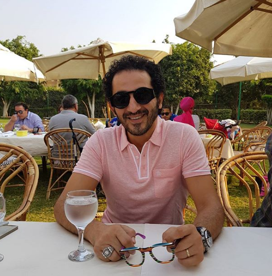 بالفيديو – قبل شيرين أحمد حلمي يسخر من ماء النيل... شاهدوا كيف عبّر عن اشمئزازه