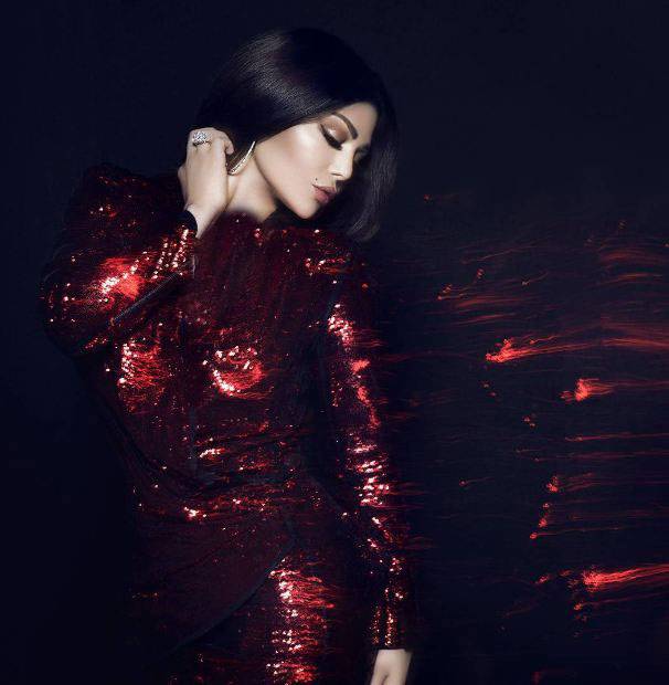 اختاري فساتين الترتر باللون الأحمر بأسلوب هيفاء وهبي وغيرها من النجمات