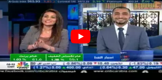 بالفيديو - موقف محرج لمذيع لم يعلم أنه على الهواء