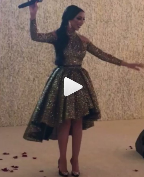 بالفيديو - دنيا بطمة بإطلالة ساحرة تشعل زفاف برقصها