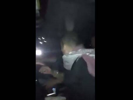 تسريب فيديو صادم لعمرو دياب.. شاهدوا ماذا فعل مع معجبيه