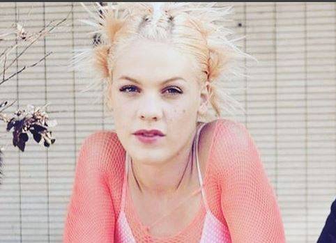 بالصور - شاهدوا  أسوأ إطلالة بحفل American Music Awards