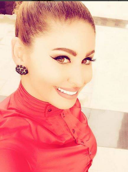 مي سليم تفاجئ الجمهور بصورتها بالحجاب