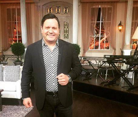 بالفيديو - ادوارد ينفعل على الهواء ويغلق الخط في وجه ضيفه.. شاهدوا ما حصل