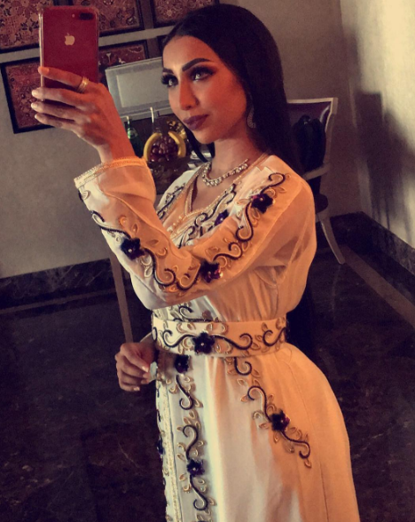 بالصورة - دنيا بطمة ترتدي ملابس زوجها... شاهدوا كيف بدت