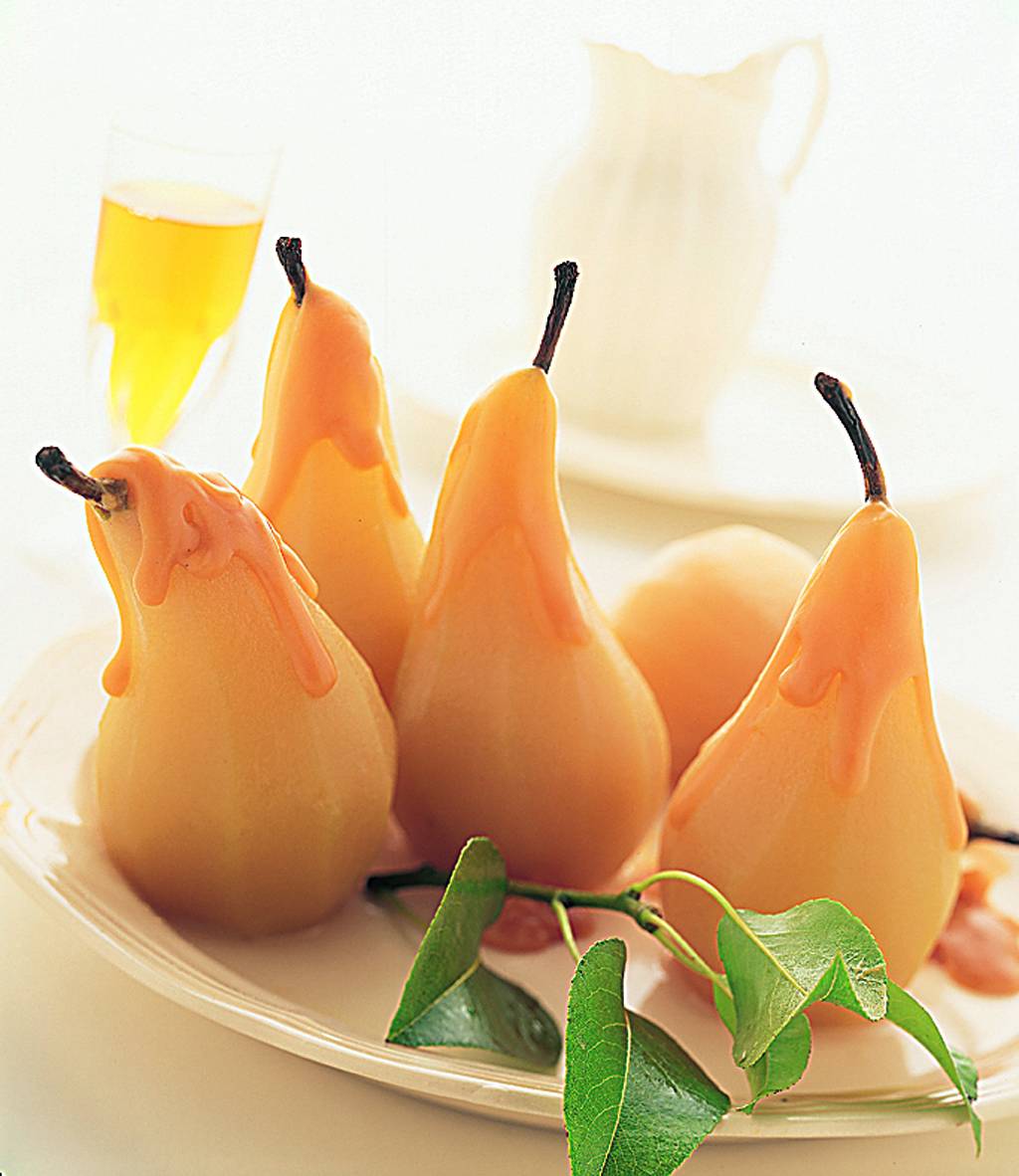 إجاص بصلصة الزبدة