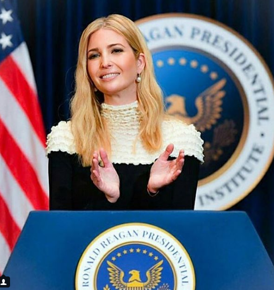 بالصورة – للمرة الأولى إيفانكا ترامب تتخلى عن أناقتها في غرفة النوم... شاهدوا ماذا ارتدت وكيف بدت