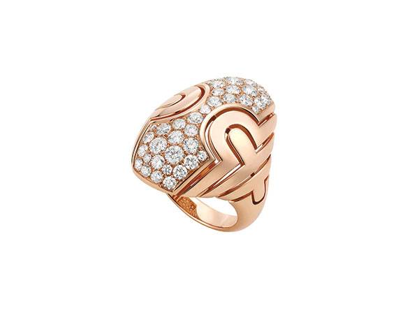 مجموعة تليق بإمرأة عصرية وقوية من BVLGARI