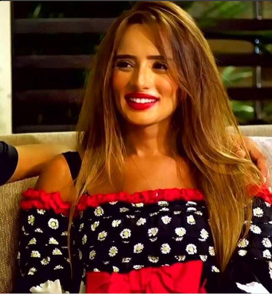 بالصور – سروال زينة الممزّق يشعل المواقع... والمتابعون: 