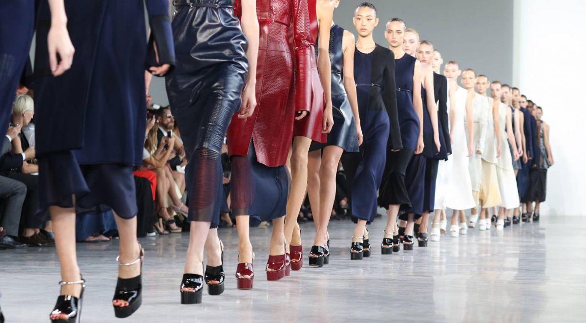 بالصور - الموضة العالمية تخسر أحد أبرز رموزها