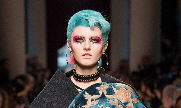 ألوان صارخة