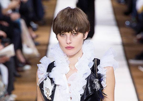 أنوثة طاغية