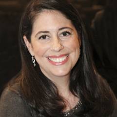 تعرّفوا على كارولين فتال فاخوري التي تألّقت في مجال الأعمال والتسويق