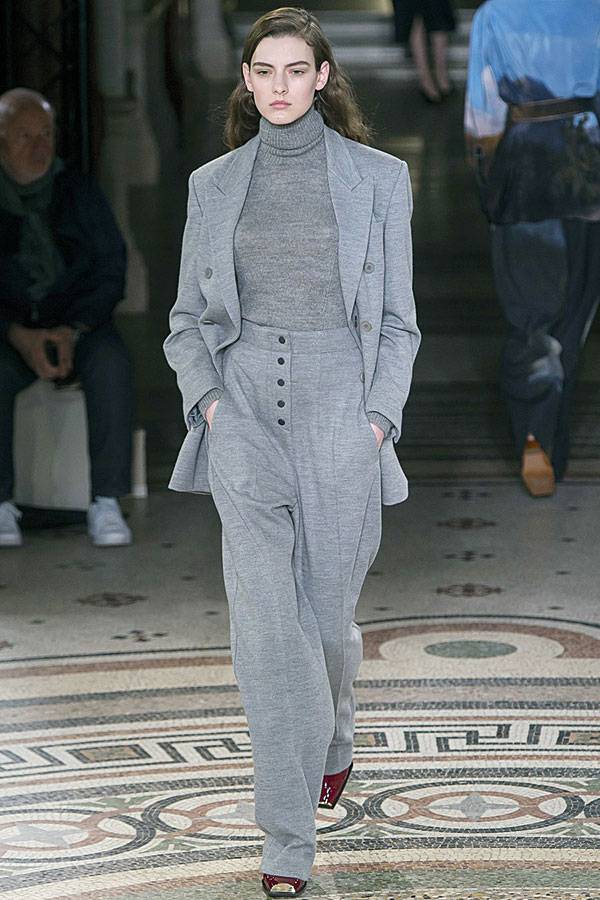 تحية لكل امرأة عاملة