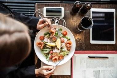 طريقة لا تخطر على البال للحفاظ على الوزن.. جربوها