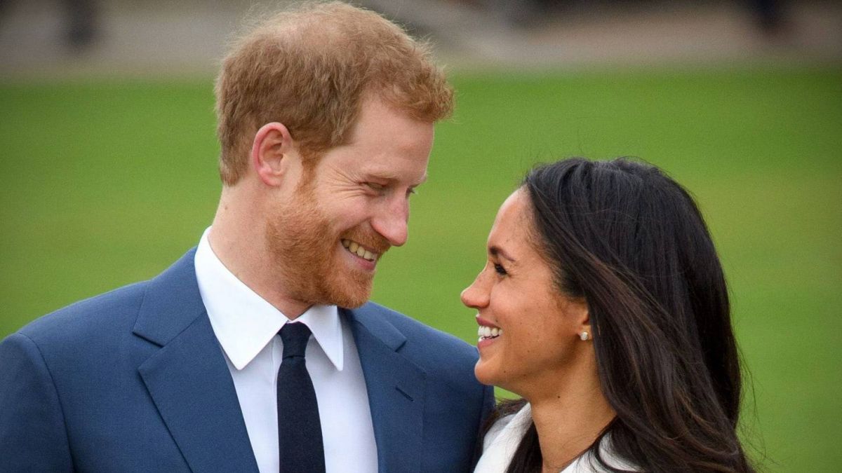 بالفيديو – هكذا طلب الأمير هاري يد ميغان ماركل... رومنسية من عالم الخيال