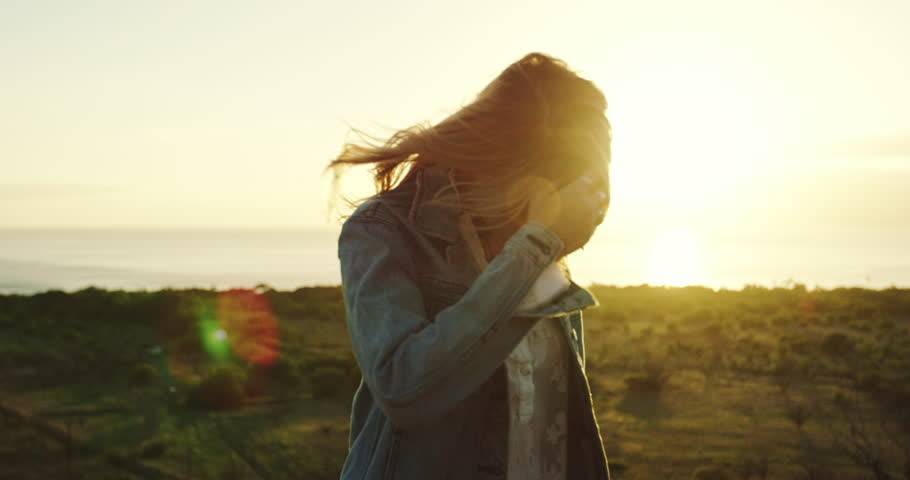 هذه النجمة تضع كريم البواسير تحت عينيها...والمفاجأة أنه فعّال!