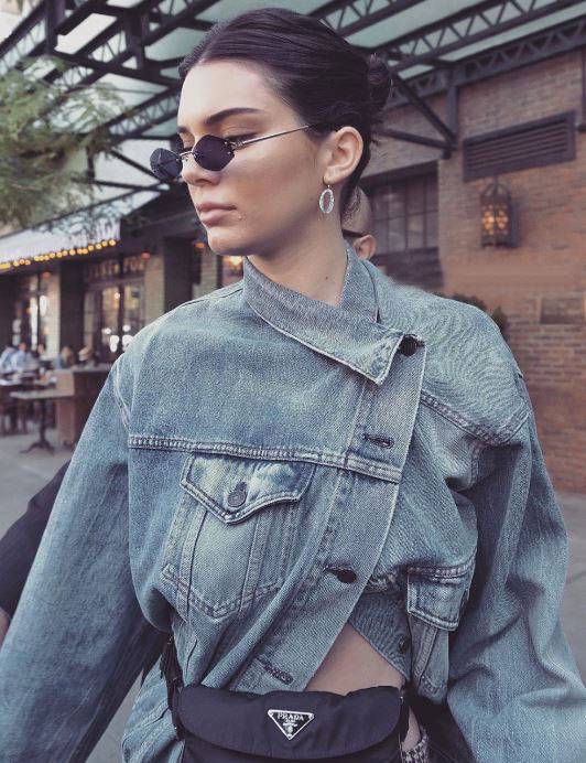 كيندال جينير تتقن فن ارتداء الأزياء الغريبة