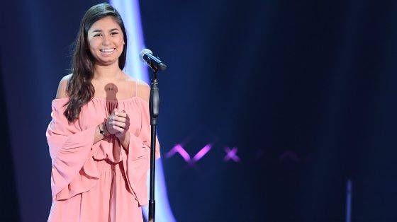 بالفيديو - لن تصدقوا كيف انقذ كاظم الساهر هذه المتسابقة في 