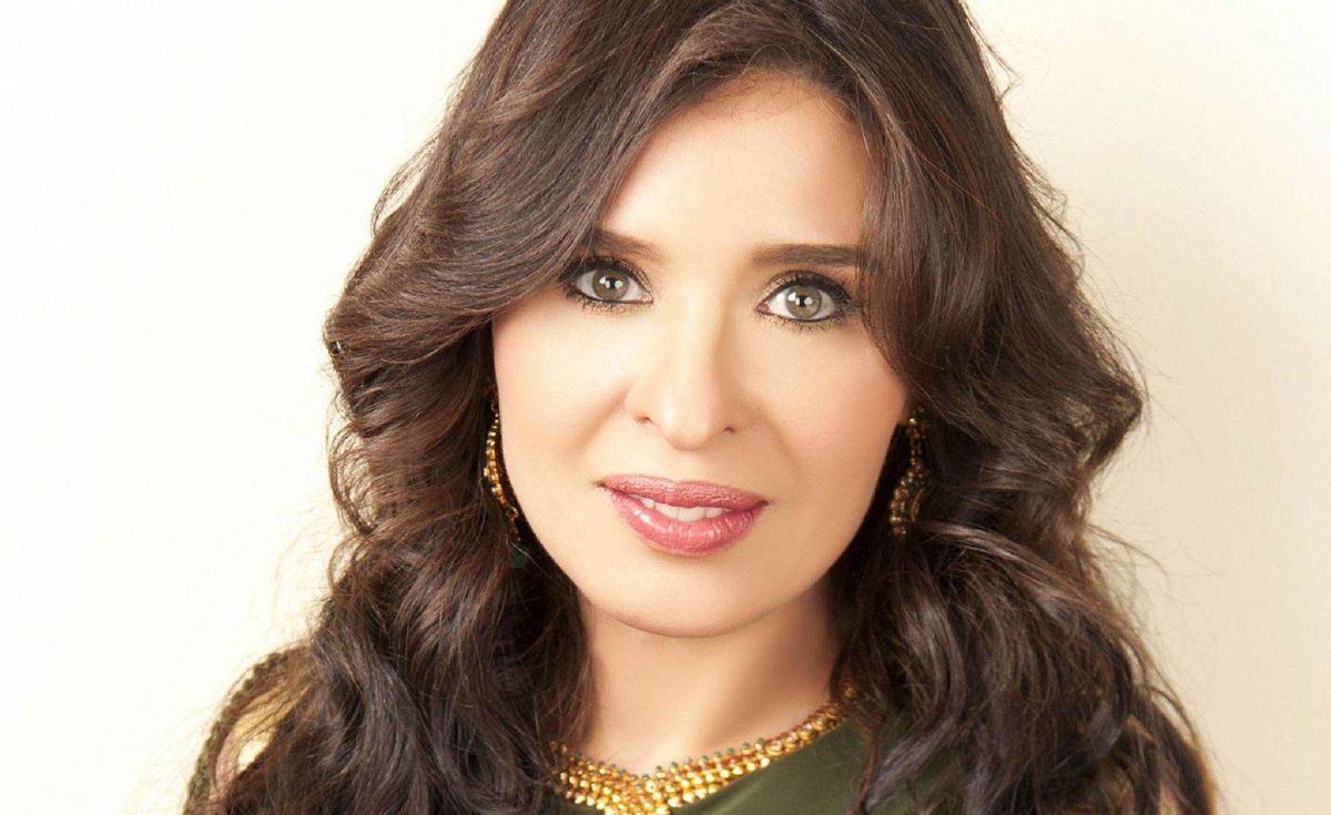 بالفيديو - ماذا قالت الراقصة دينا عن علاقتها بشقيقتها المنقبة؟