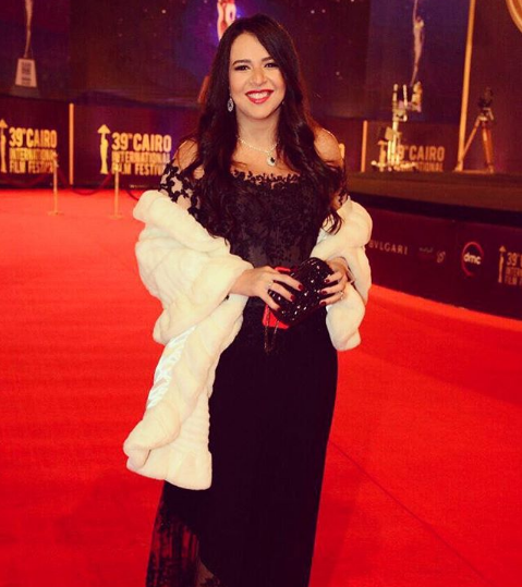 بالصورة – زيادة وزن إيمي سمير غانم تشعل 