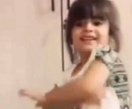 بالفيديو - طفلة تقلد رقص نجمة سورية ببراعة.. هل هي ابنتها؟