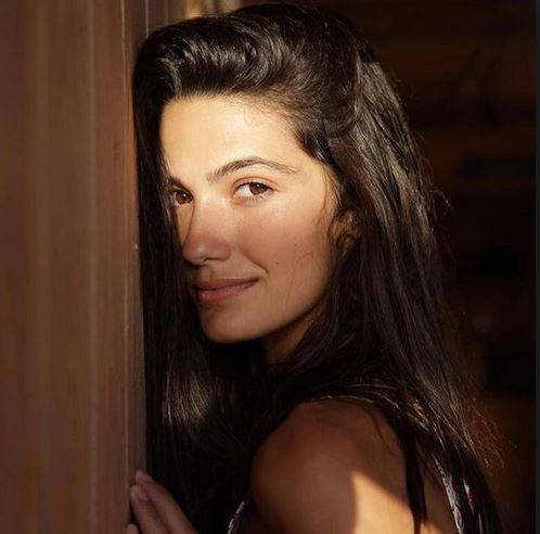 بالصور - لن تصدقوا كم يوماً قادت هذه النجمة الشابة دراجتها