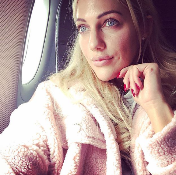 بالصورة – مريم أوزرلي تفاجئ المتابعين بشكلها قبل الشهرة... لاحظوا براءتها