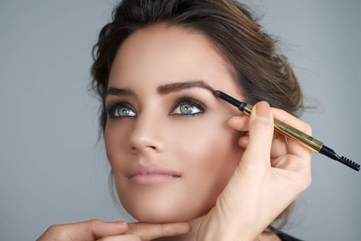 للحصول على حواجب مثالية... اليك الطريقة