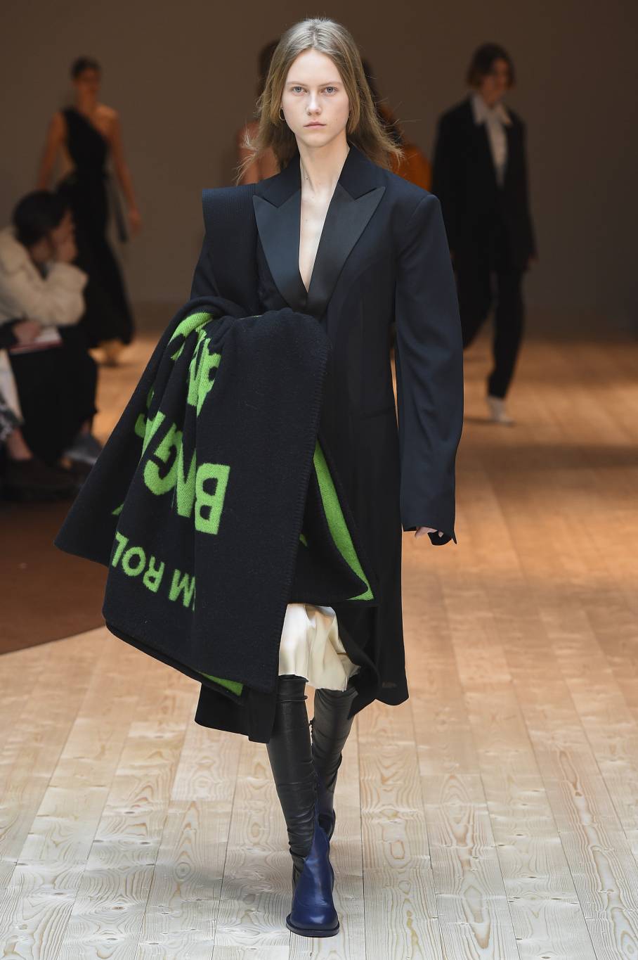 استعيني بالبطانية لأناقة لافتة هذا الشتاء