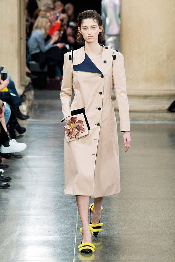 Christopher Kane أسلوب هندسي