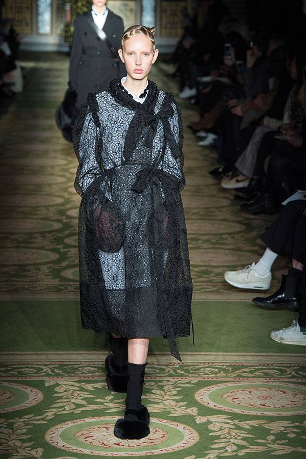 Simone Rocha فخامة عتيقة