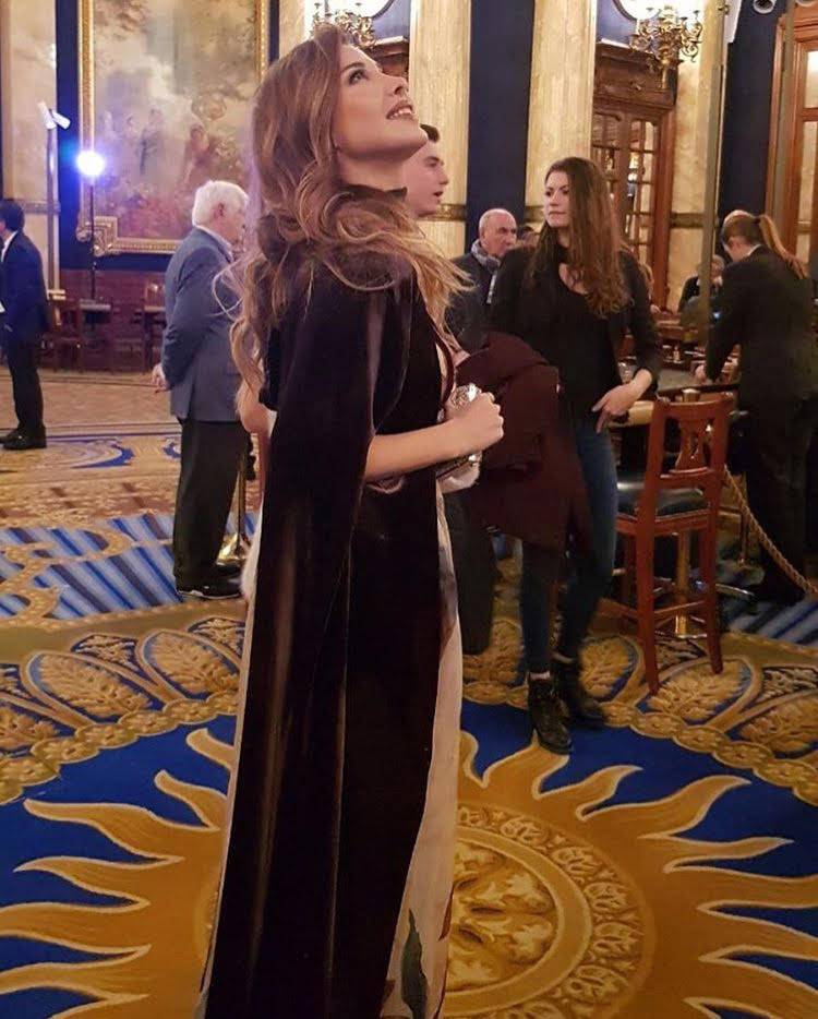 بالصور - نانسي كالأميرات من قصص الخيال، خمني كم كلفت إطلالتها ‎