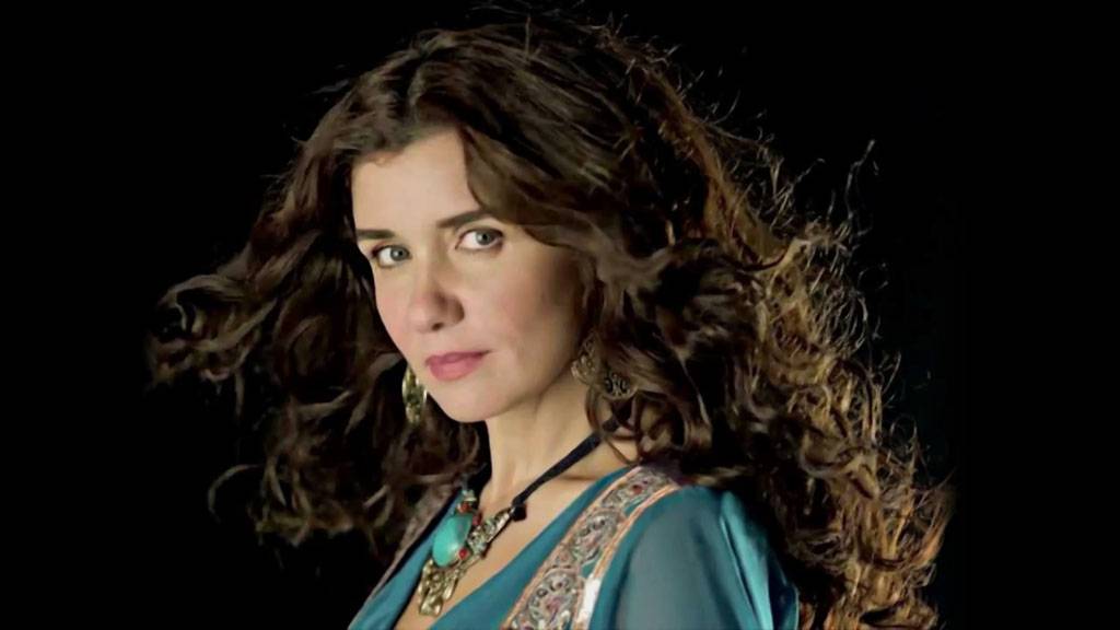 بالصور - غادة عادل ولقاء الخميسي تتعرضان لهجوم ساخن بسبب إطلالتهما الجريئة