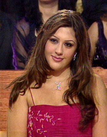 بالصورة - لن تصدقوا من هذه النجمة قبل عمليات التجميل!!