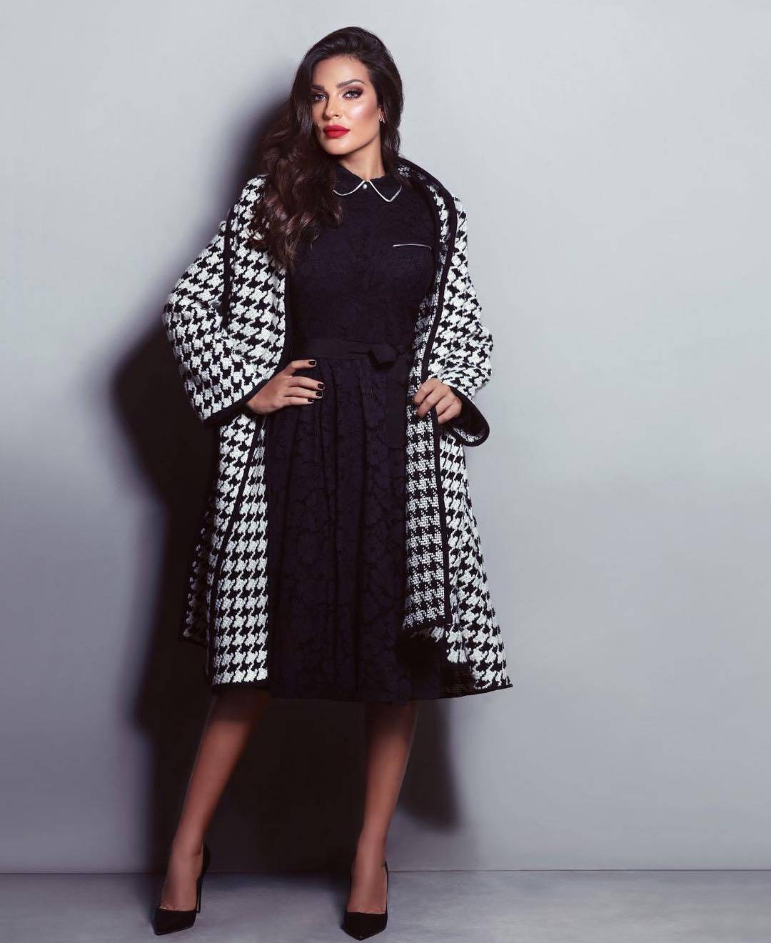 اعتمدي نقشة الـ houndstooth للمسة من الأناقة والأنوثة