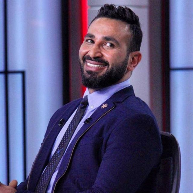 أحمد سعد يتعرض للسخرية بسبب ملابسه النسائية