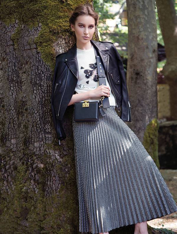 معاطف، وبونشو، وسترات بألوان داكنة للغوص في غموض الغابة...