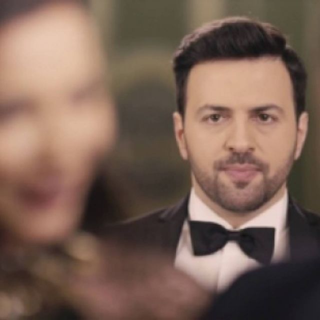 بالصور - ولي عهد دبي يكرّم ورد نجل تيم حسن