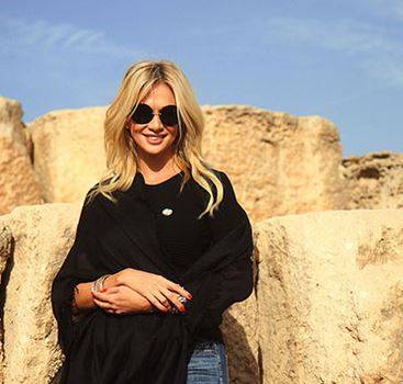 ملكة جمال روسيا تخطف الانظار بجمالها في مصر وتكشف سرا عن طفولتها