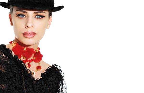 عقد وفستان  من D&G 