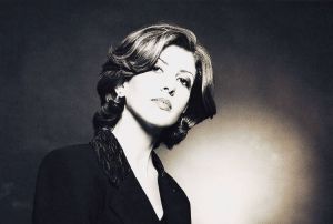 «لها» وشمعاتها الـ 900 المضاءة