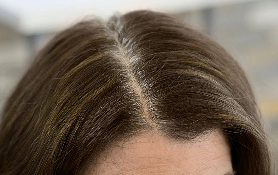بديل للصبغات.. طرق طبيعية لتغطية شعرك الأبيض