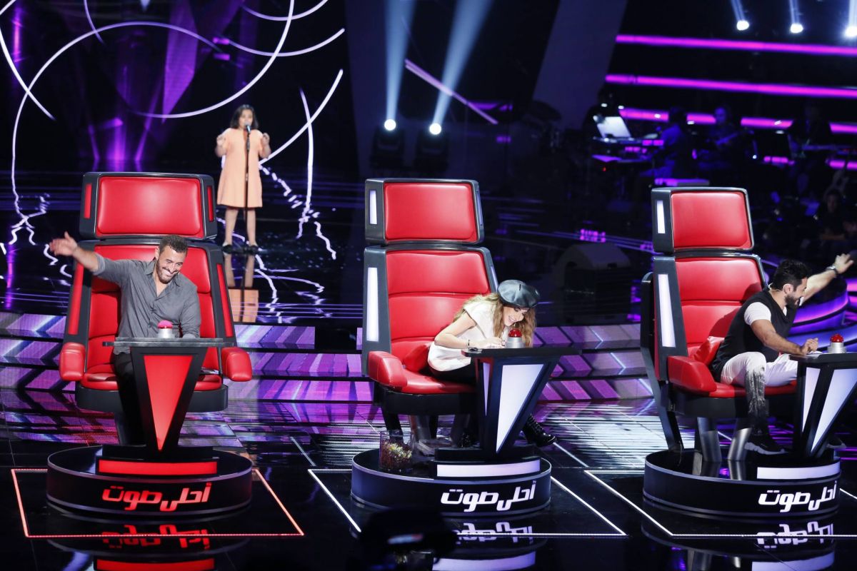 بالفيديو - والد متسابقة يسبب خلاف بين كاظم الساهر وتامر حسني