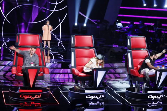 بالفيديو - والد متسابقة يسبب خلاف بين كاظم الساهر وتامر حسني