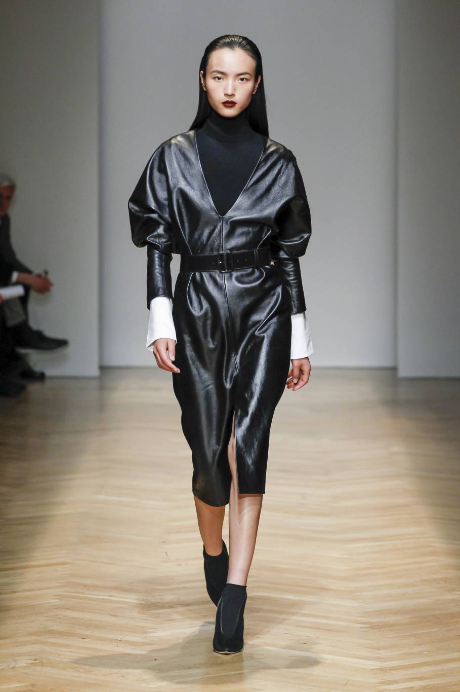 الفساتين الجلدية على طريقة مايا دياب والنجمات العالميات