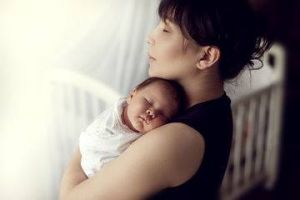 مفاجأة - احتضان طفلك يؤثر على حمضه النووي